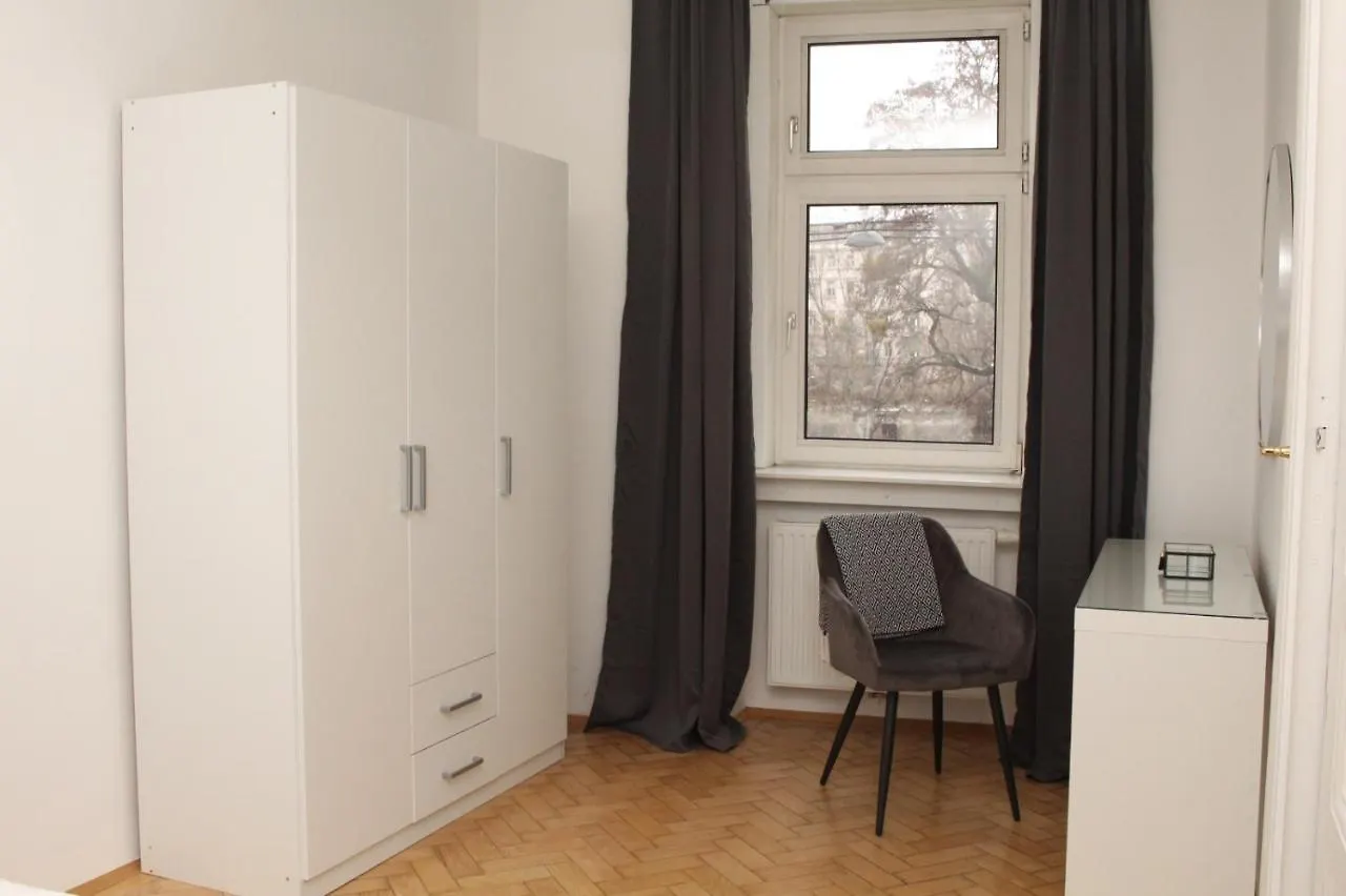 Apartment Orestaliving - On The Danube Canal Friedensbruecke Vienna Austria